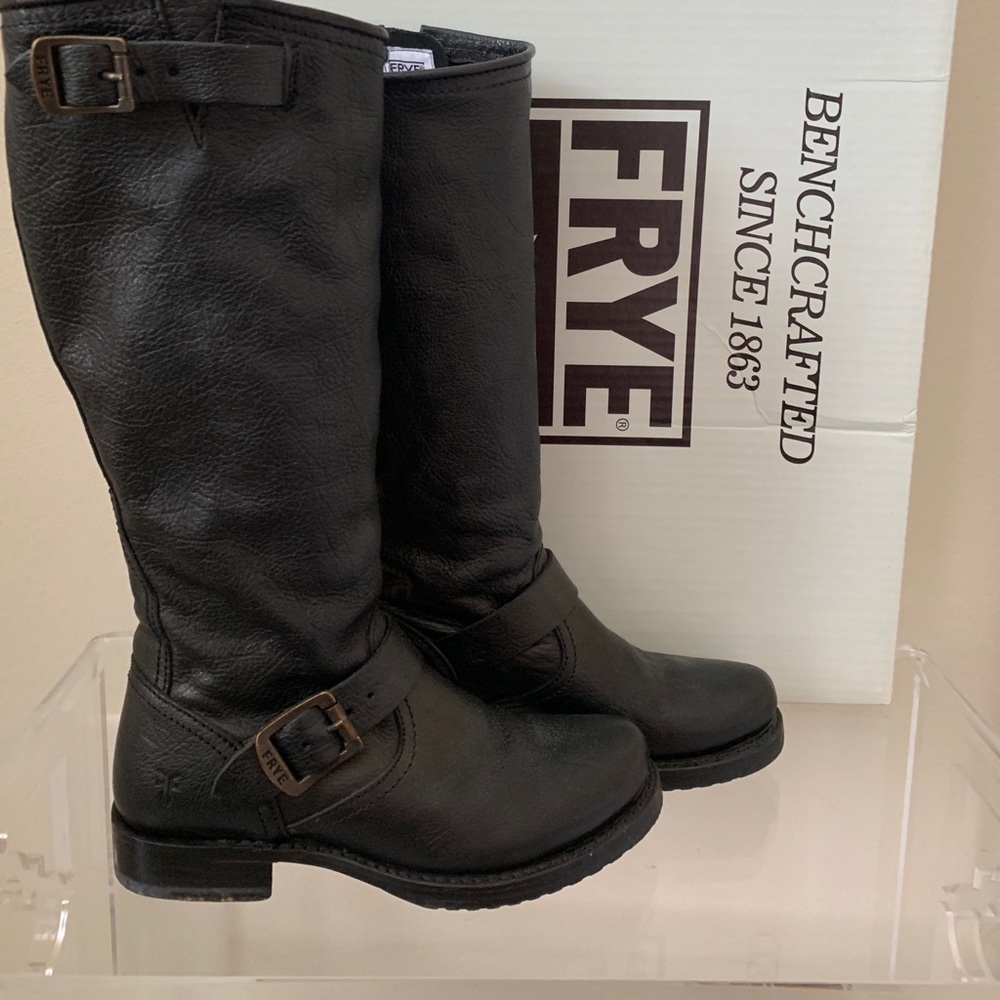 FRYE Blk boot size 6